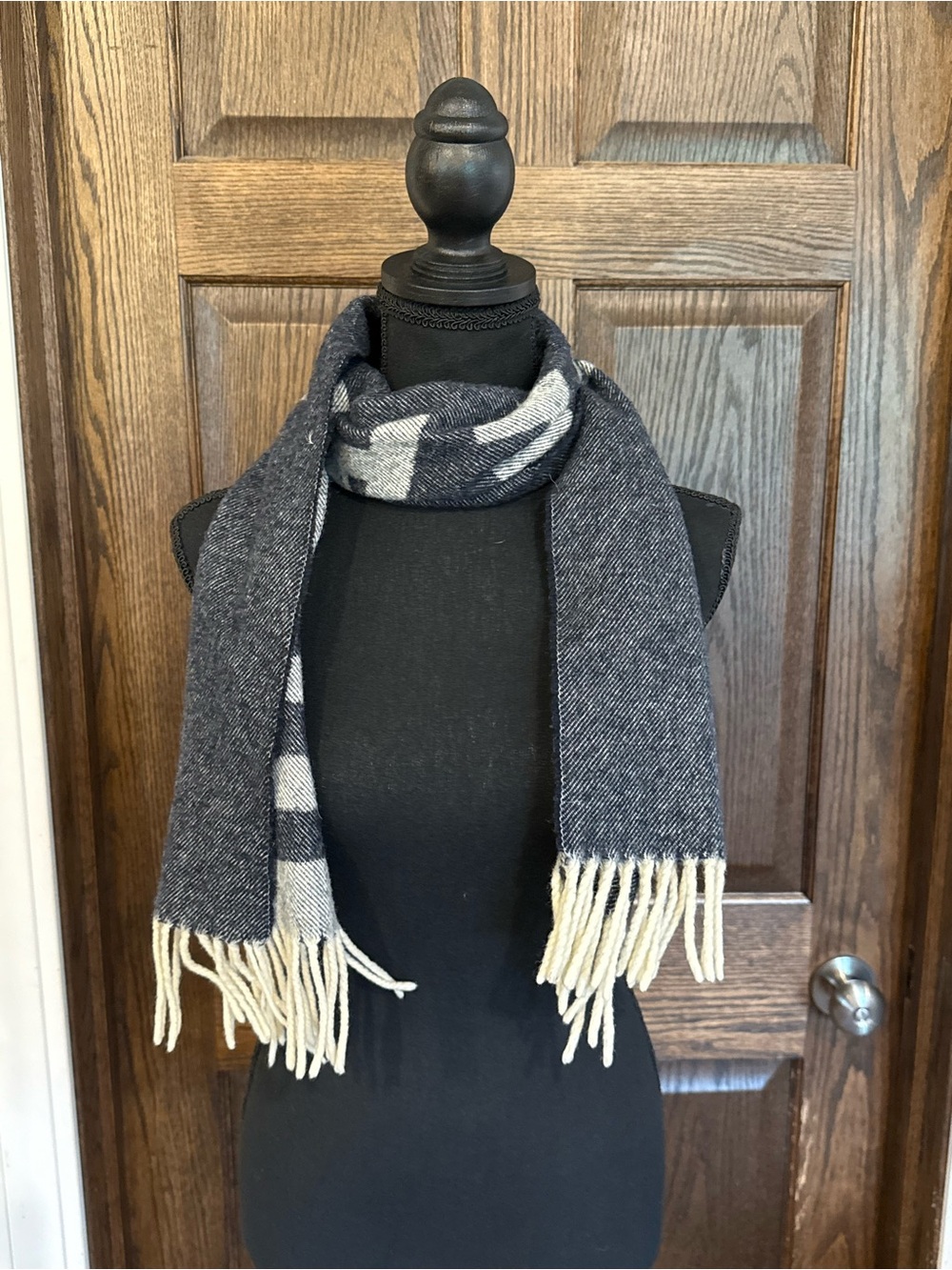 Polo Jeans Co Ralph Lauren Wool-Blend Gray Scarf with Fringe - Picture 7 of 7
